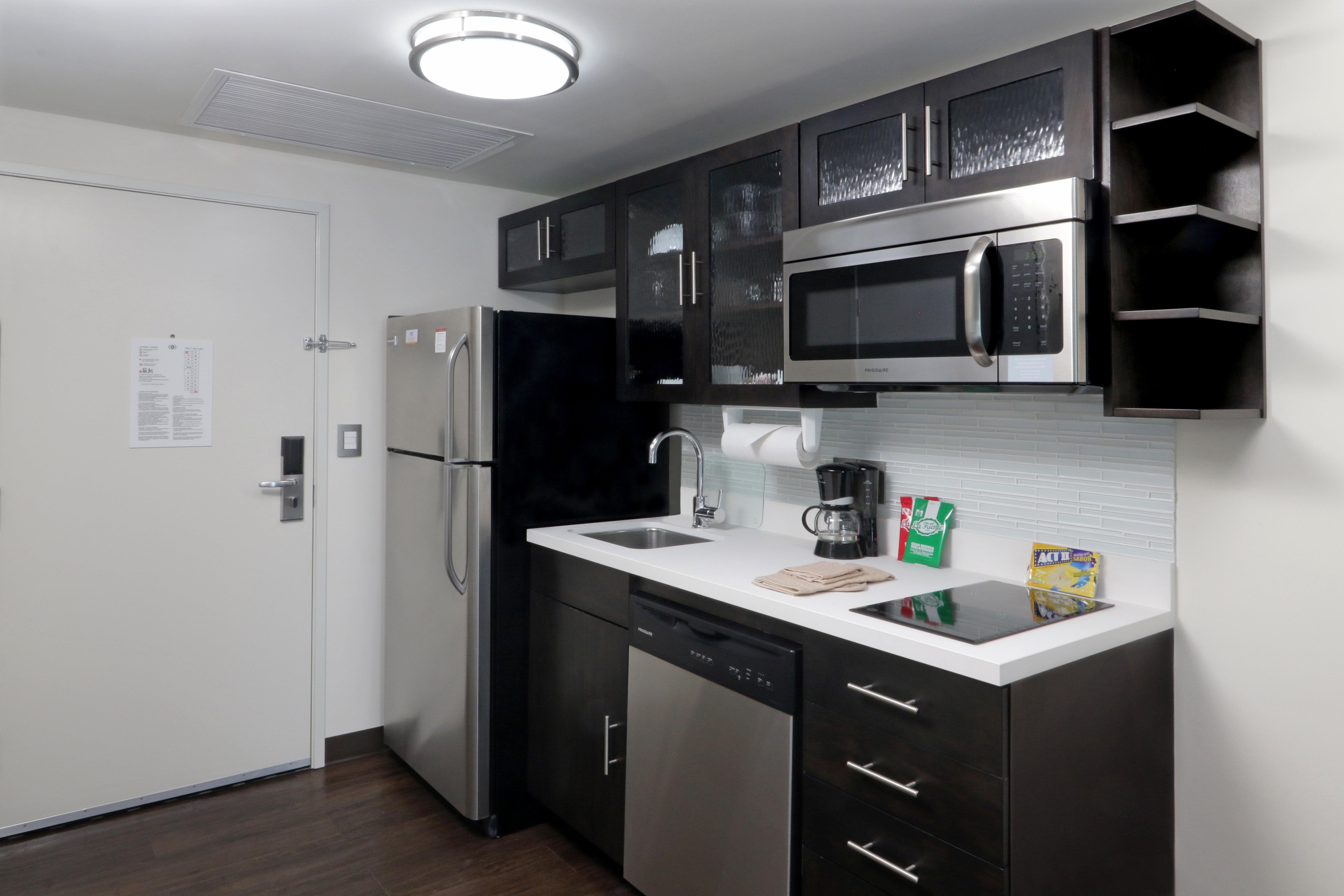 Candlewood Suites Celaya Селая Экстерьер фото