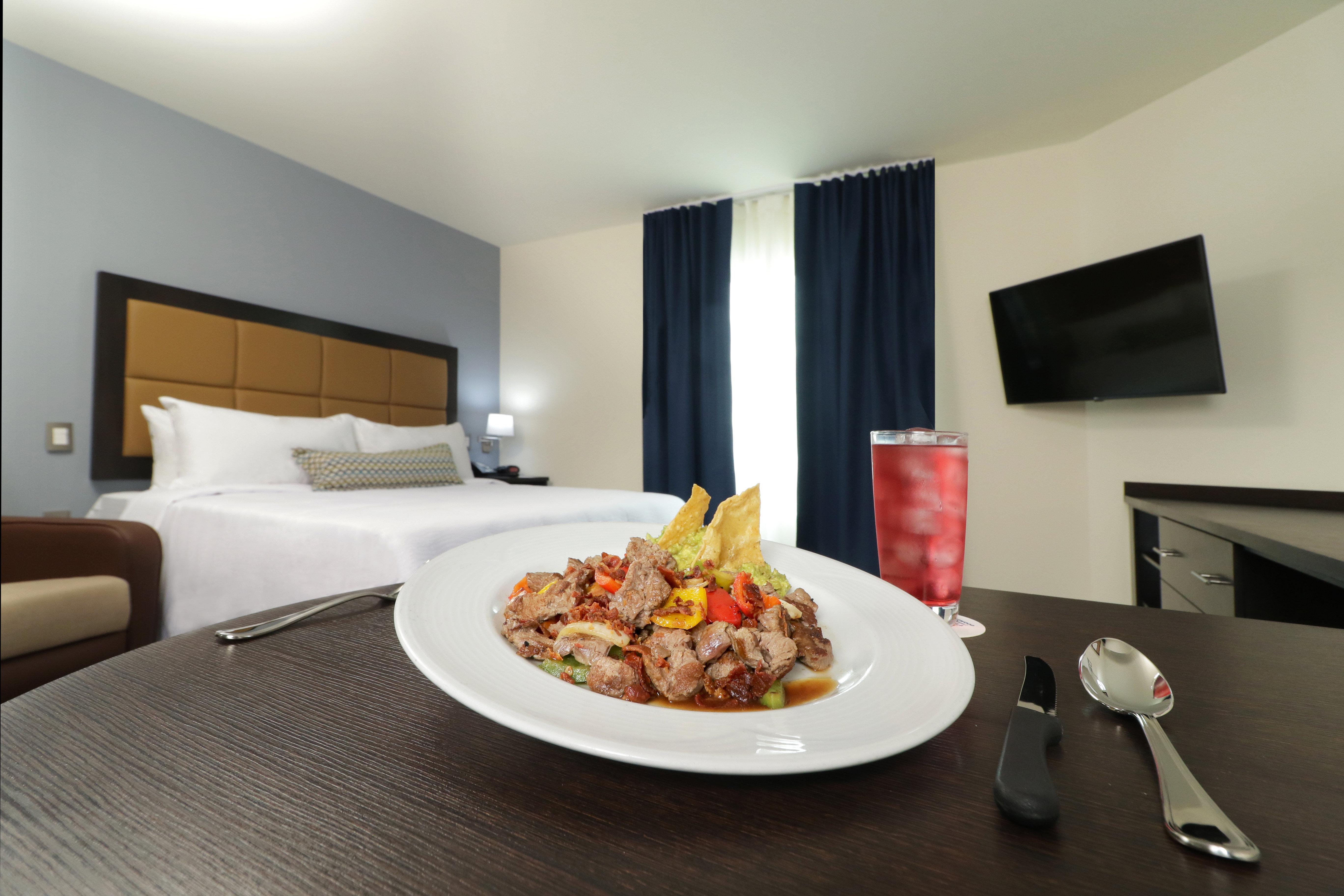 Candlewood Suites Celaya Селая Экстерьер фото