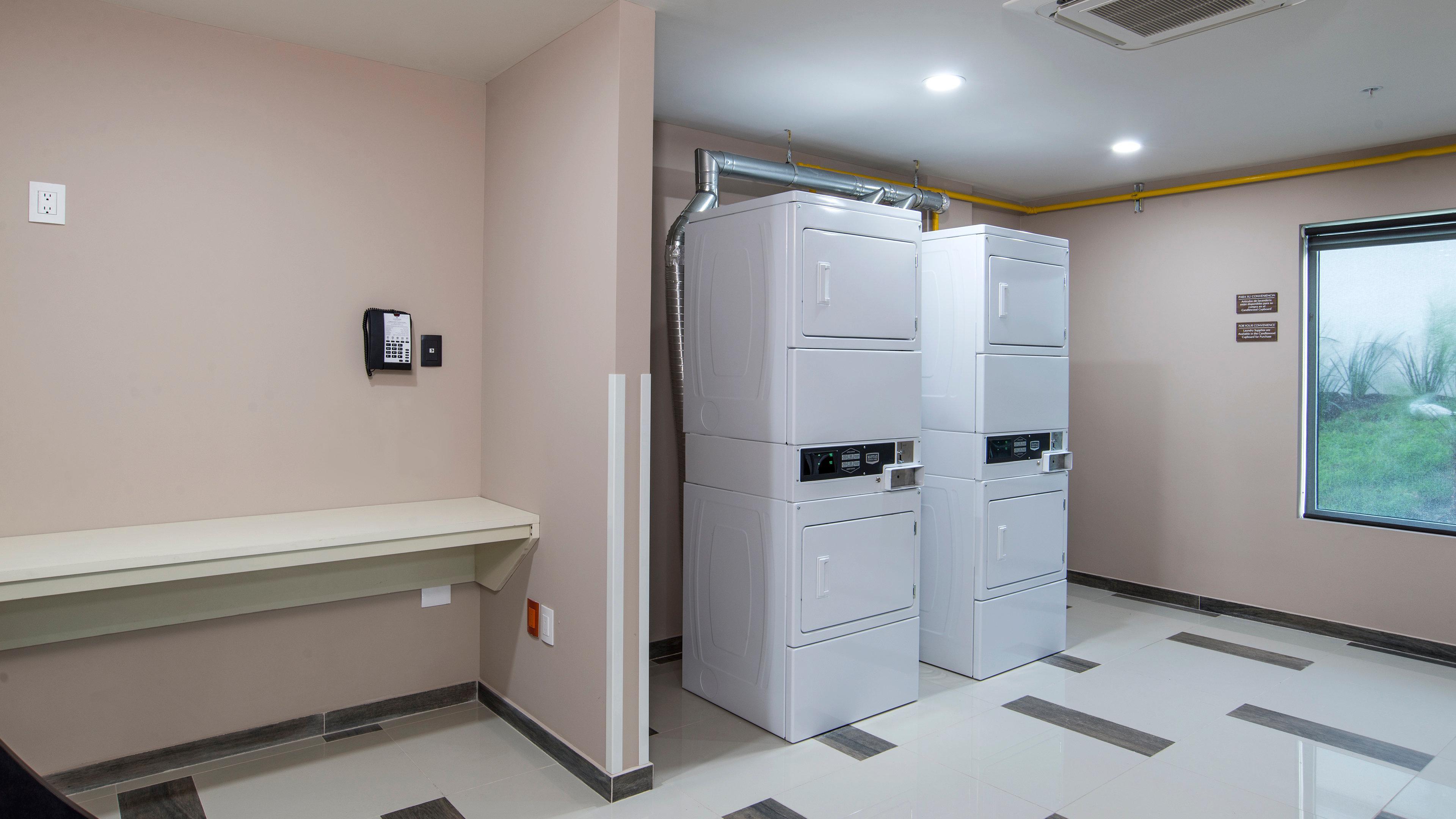 Candlewood Suites Celaya Селая Экстерьер фото