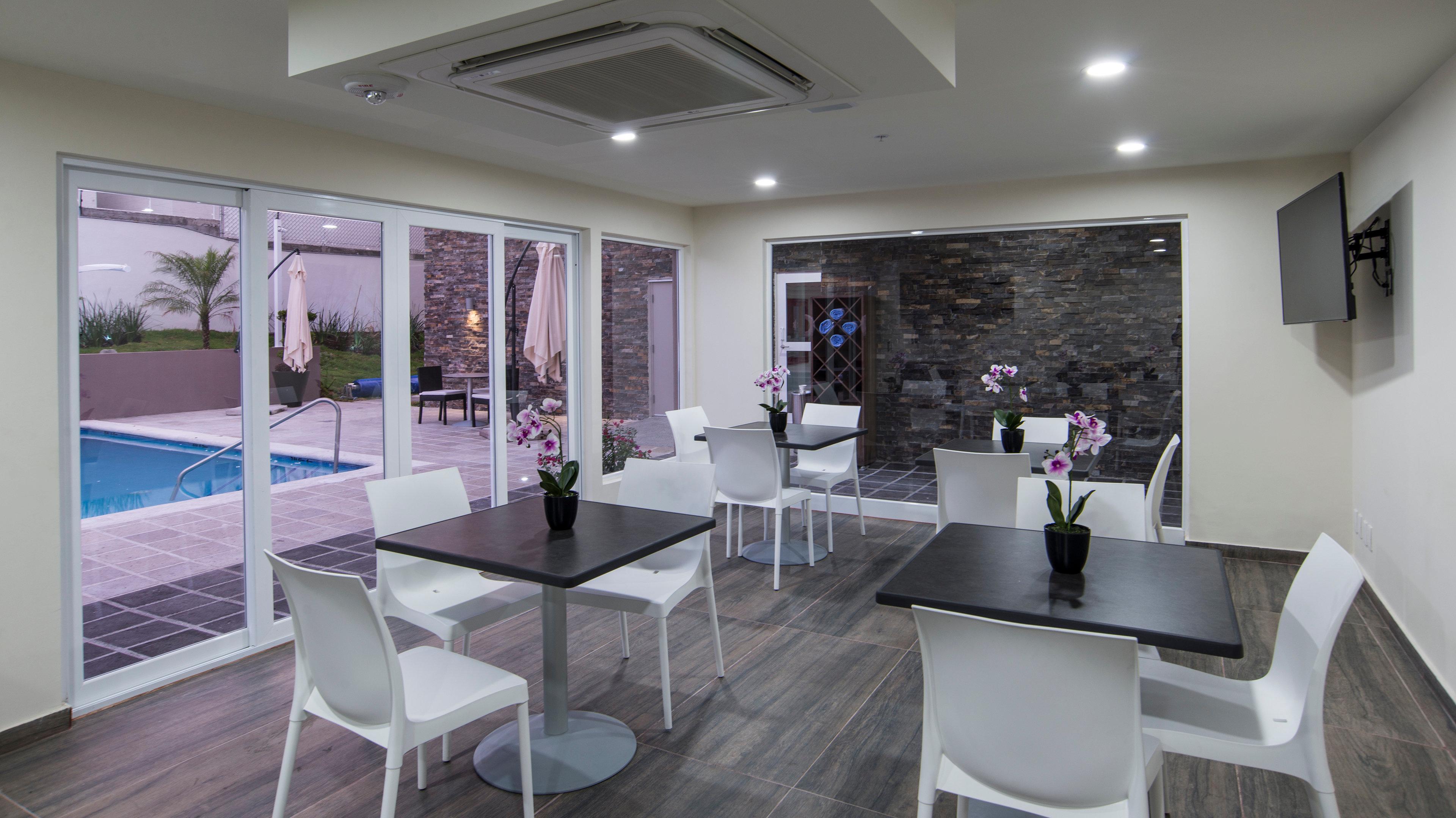 Candlewood Suites Celaya Селая Экстерьер фото